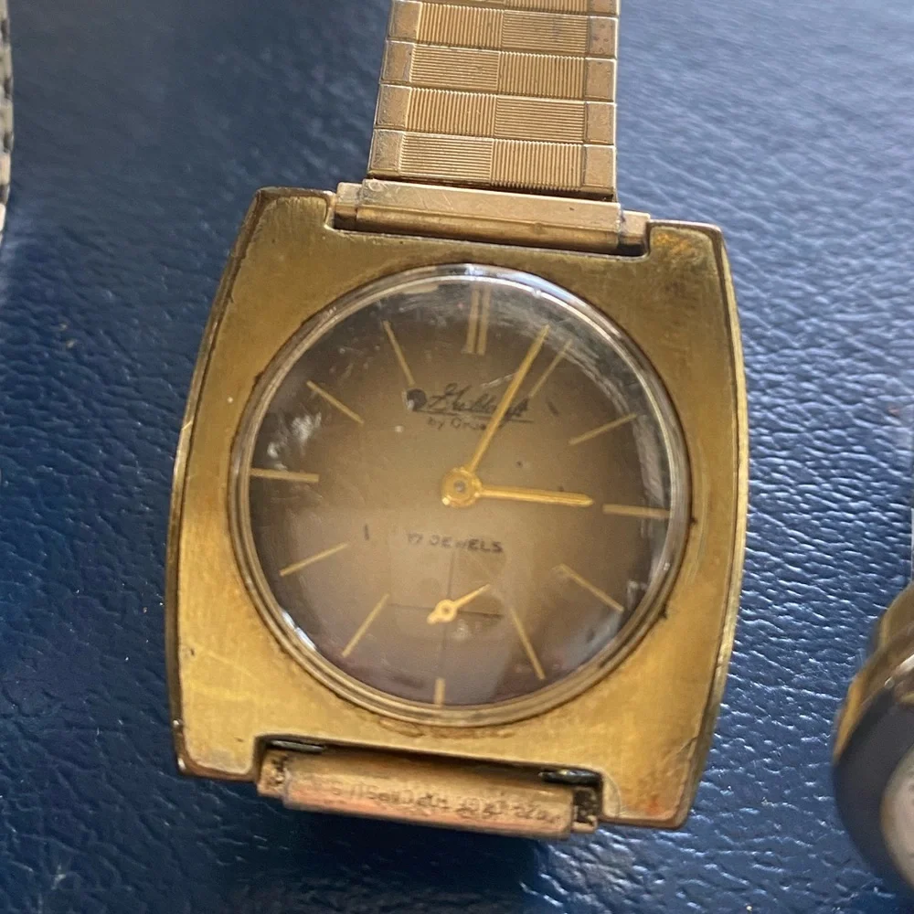 Lot of 4 Watches Three Women One Mens Kathy Ireland•Timex Electric•Carriage•